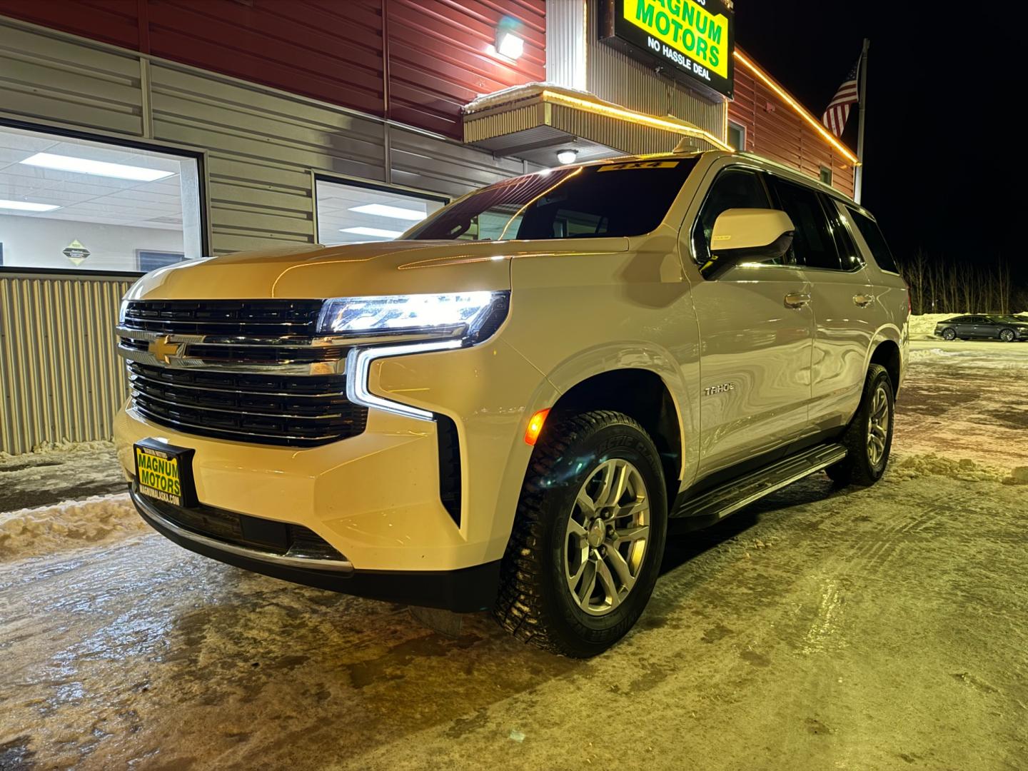 2021 White /Black Chevrolet Tahoe LT (1GNSKNKD5MR) with an 5.3L V8 Gasoline engine, located at 1960 Industrial Drive, Wasilla, 99654, (907) 274-2277, 61.573475, -149.400146 - Photo#0